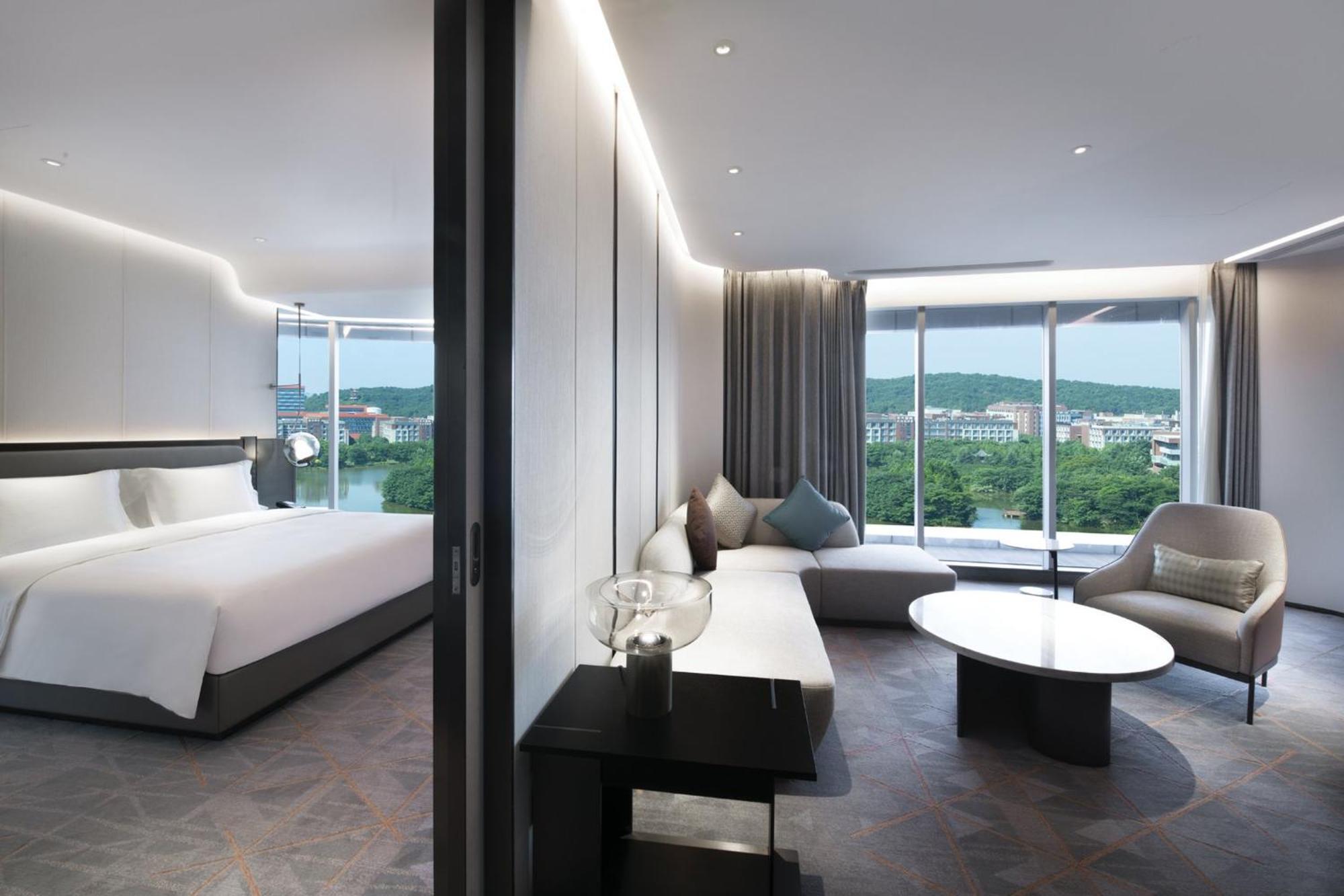 Crowne Plaza Wuhan Optics Valley By Ihg Exterior photo